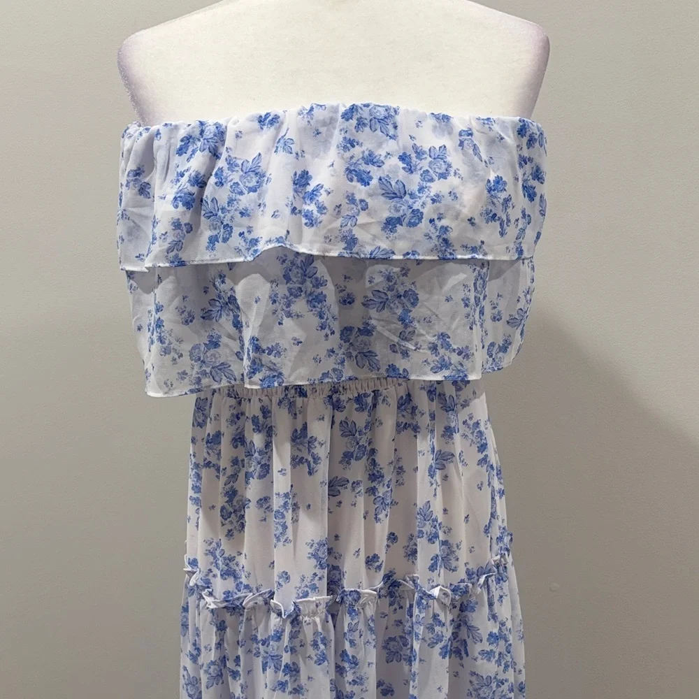 👗Host Pick👗 Floral Strapless Ruffled Maxi Dress - Picture 3 of 4